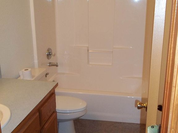 4th image of 801 NE 6th St