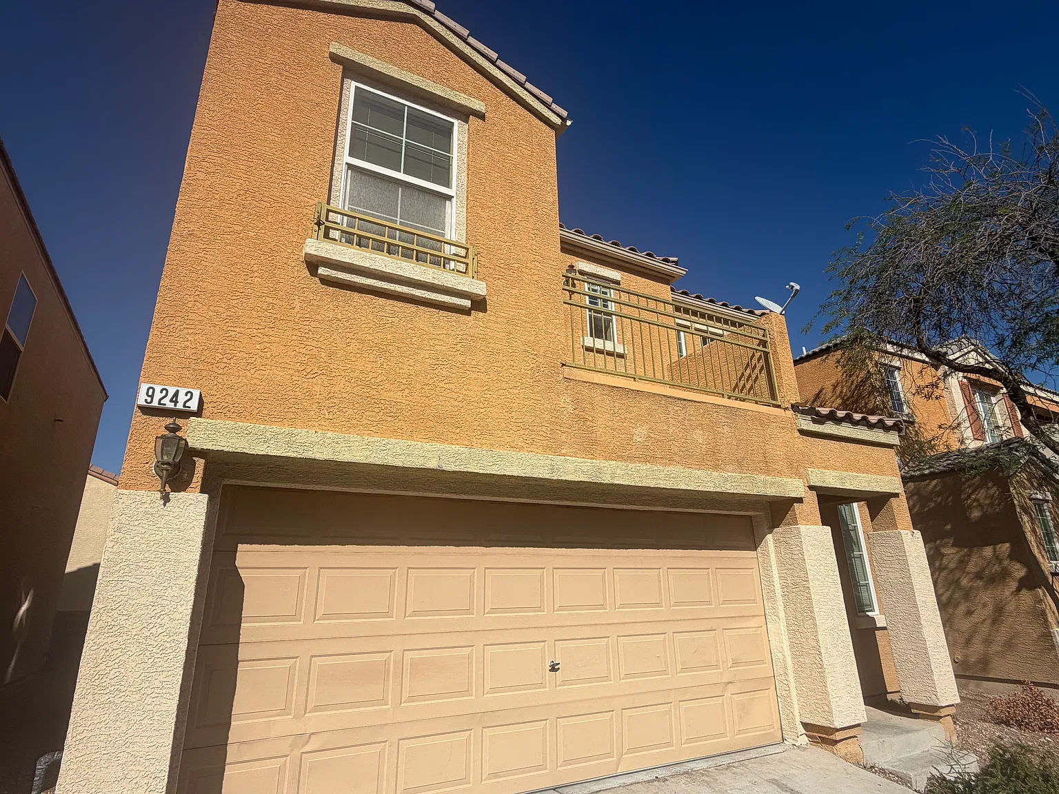 3 bed, 2.5 bath, 1421 sqft, $1,900 — Photo 1