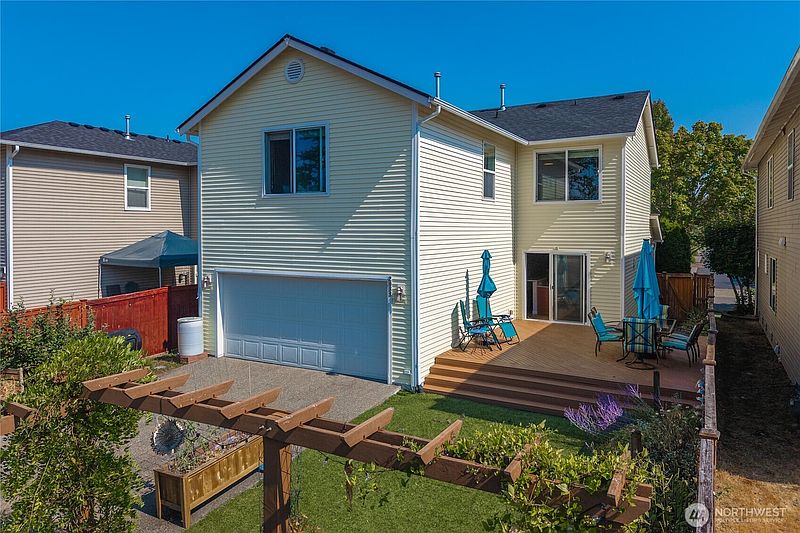 2nd image of 2088 Charles Street