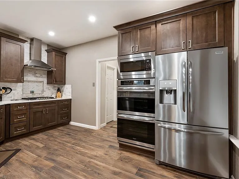 411 Ridgewood Dr — Photo 4