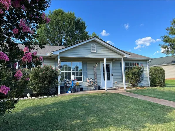 311 Dove Point, Social Circle, GA 30025