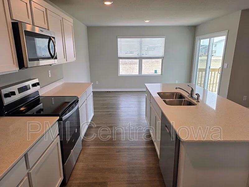 4 bed, 2.5 bath, 1875 sqft, $2,395 — Photo 4