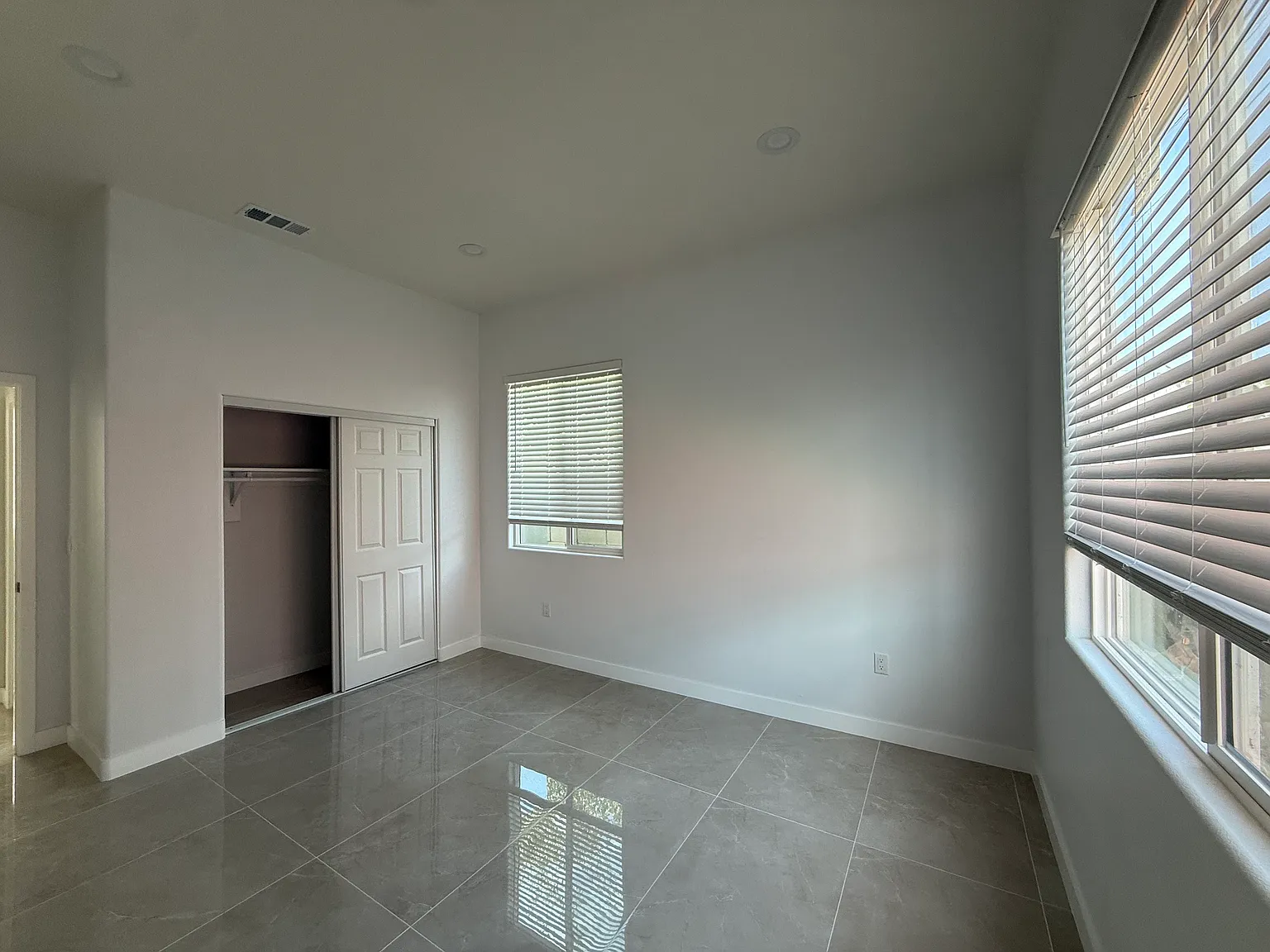 3 bed, 1200 sqft, $3,500 — Photo 4