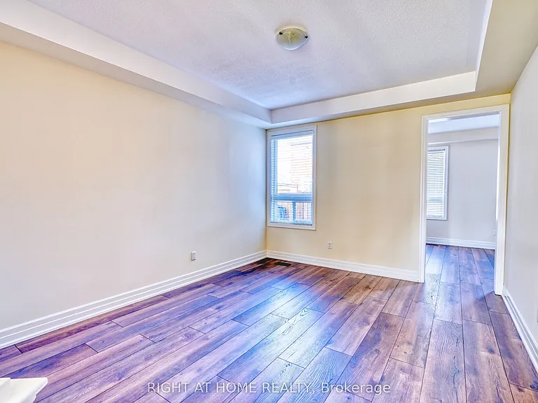 17 Mercury Ave — Photo 5