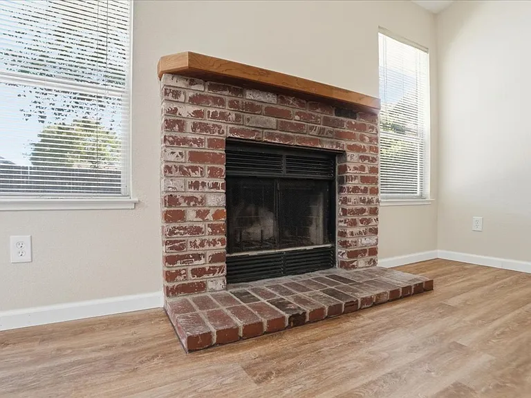 604 Hovey Way — Photo 7