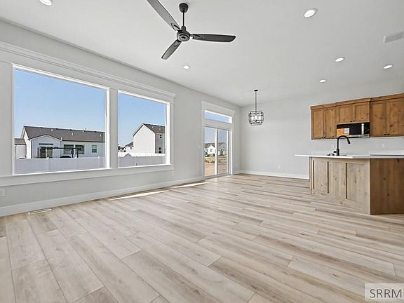 2nd image of 3062 Elixir Rd