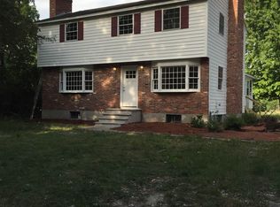 11 Lawrence St, Pepperell, MA 01463