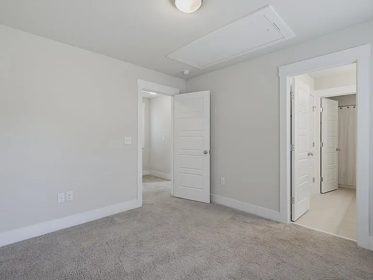 682 Vine Pkwy — Photo 15