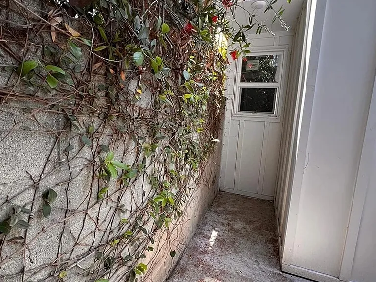 2686 Greenfield Ave — Photo 23