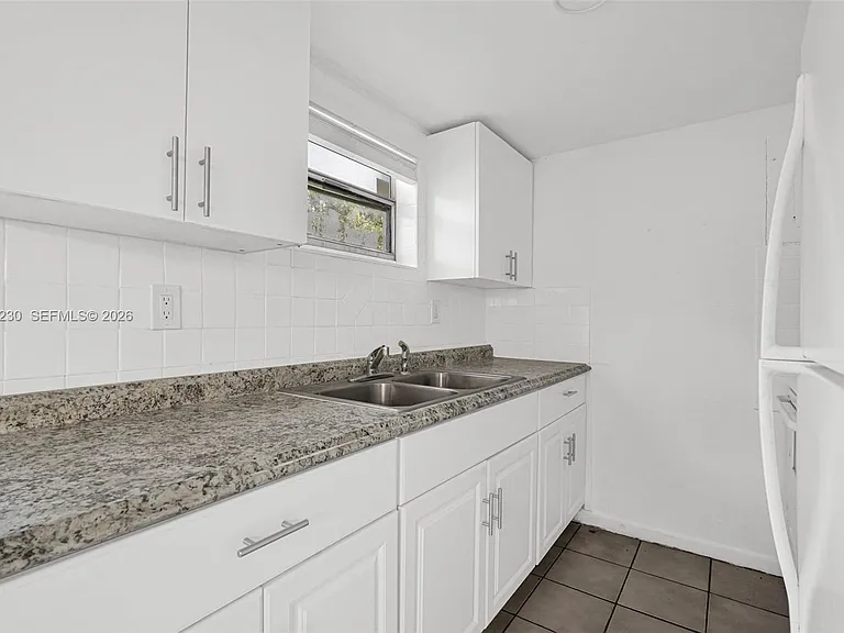 8295 NE Miami Ct #4 — Photo 29