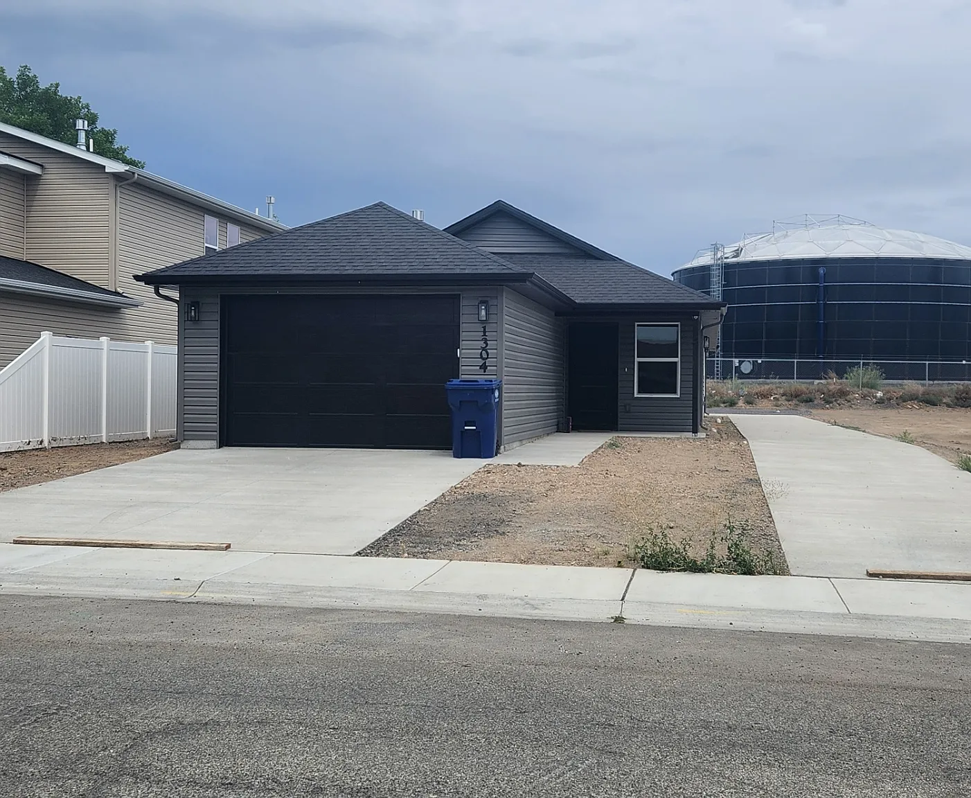 2 bed, 1000 sqft, $1,600 — Photo 1