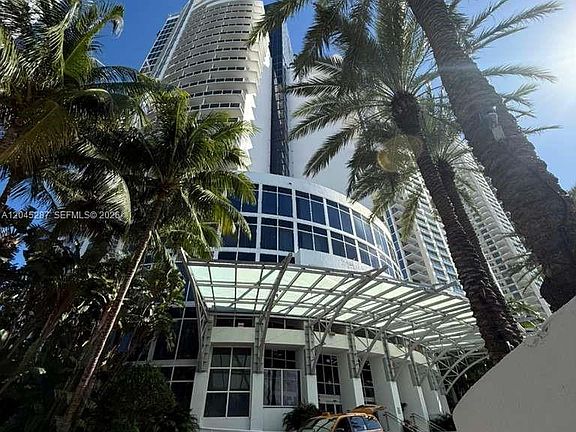 4th image of 18001 Collins Ave #1006