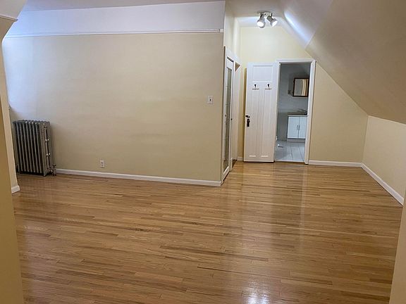 4th image of 3722 N Kenmore Ave #2