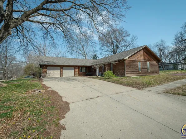 1666 SW 28th Ter, Topeka, KS 66611