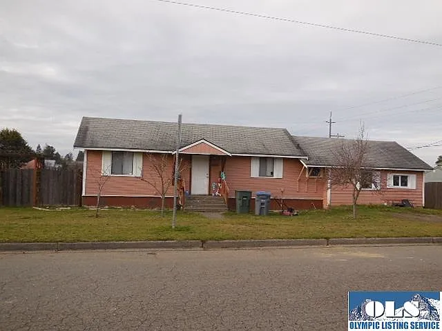1401 W Sixth St photo 1