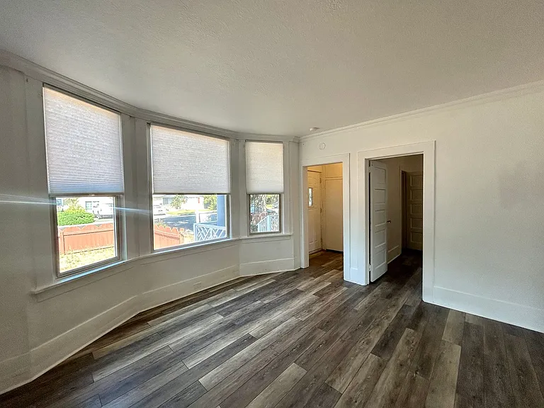 304 S Anderson St — Photo 5