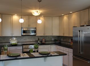 6 Colony Rd, Edgewater, NJ 07020