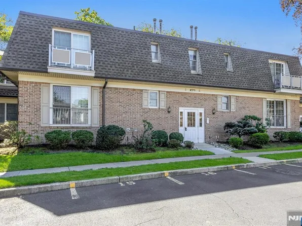 271 Collignon Way APT 4A, River Vale, NJ 07675