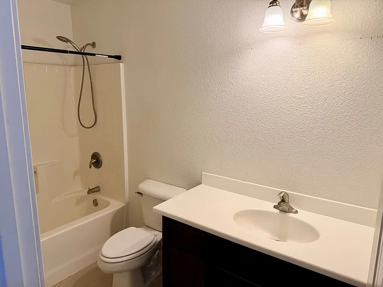 1028 N McCain Ave — Photo 14