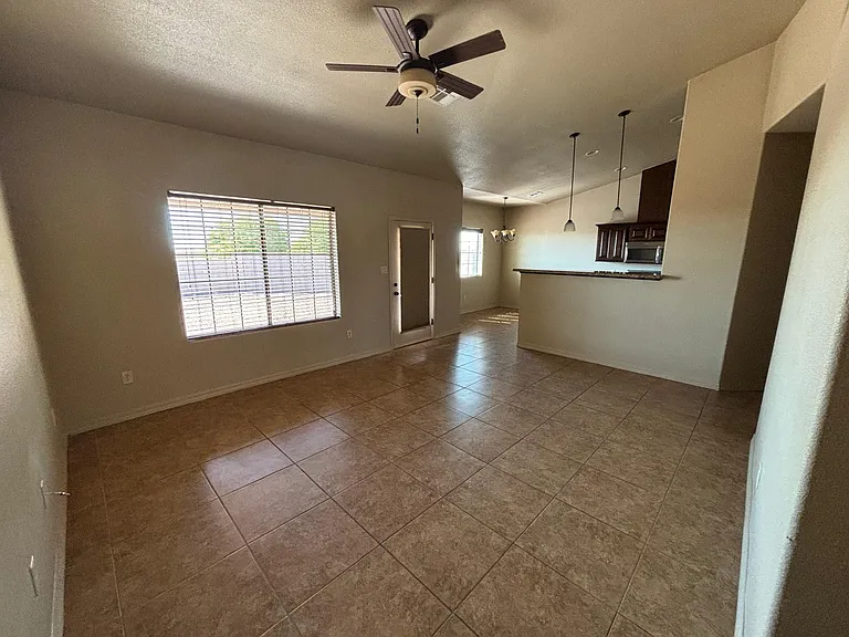 1427 N Avenida Serenidad Ave — Photo 2