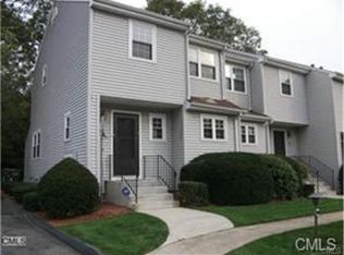 310 Red Oak Ln, Bridgeport, CT 06606