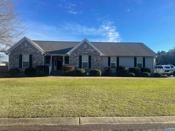 125 Saint Martin Dr, Rainbow City, AL 35906