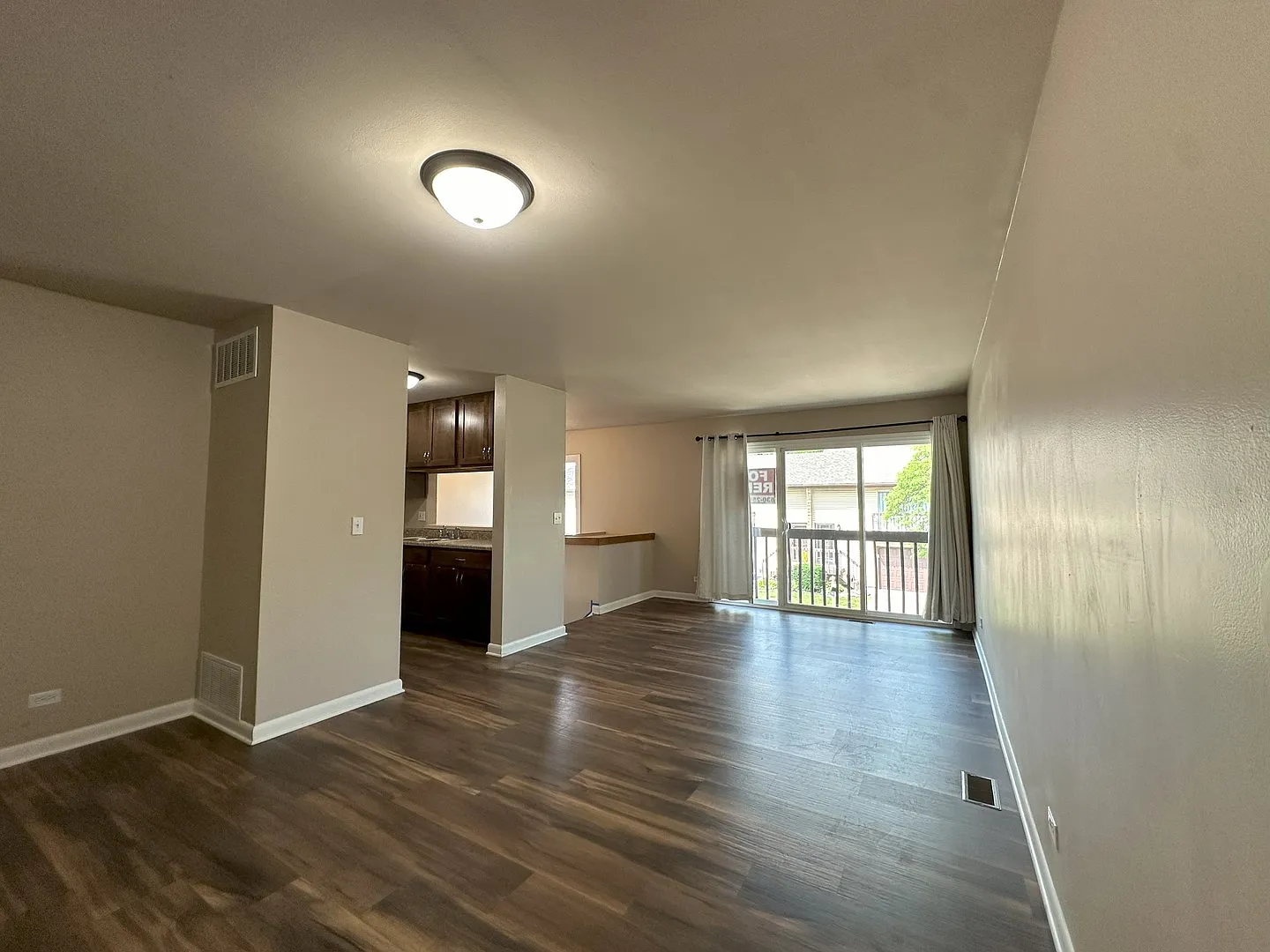 3 bed, 952 sqft, $2,300 — Photo 4