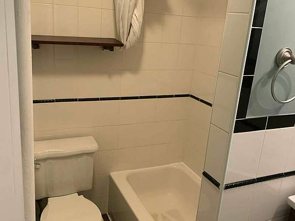 3rd image of 4202 Broadway Unit 2