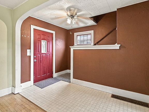 3rd image of 819 1st St N