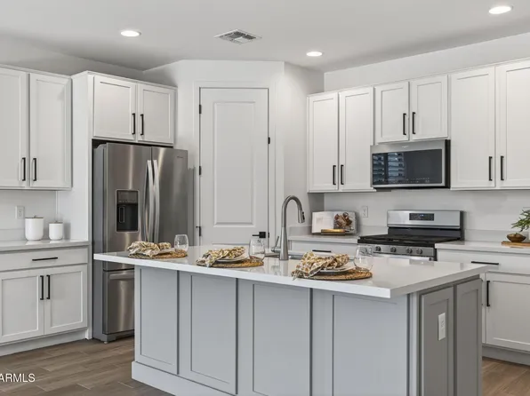 9841 E SATELLITE Drive, Mesa, AZ 85212