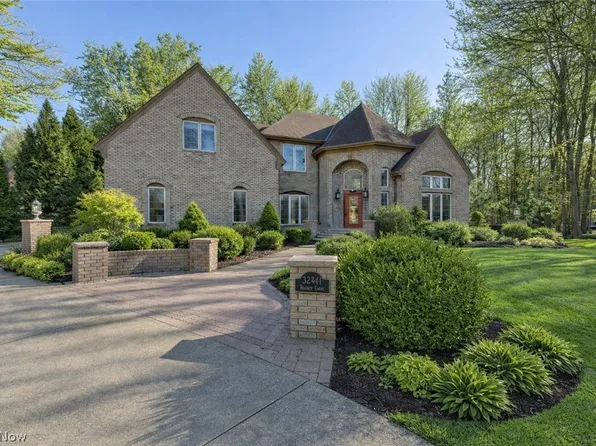 32341 Regency Ct, Avon Lake, OH 44012