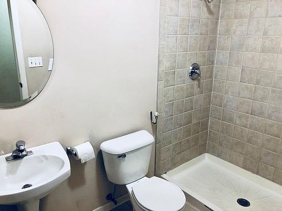 3rd image of 4512 S Woodlawn Ave #14-10