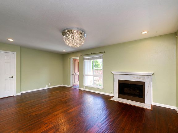 3rd image of 4487 Fairlands Dr