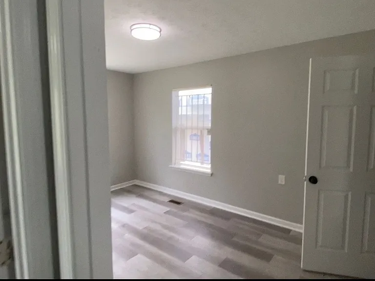 403 Elm St NW — Photo 5