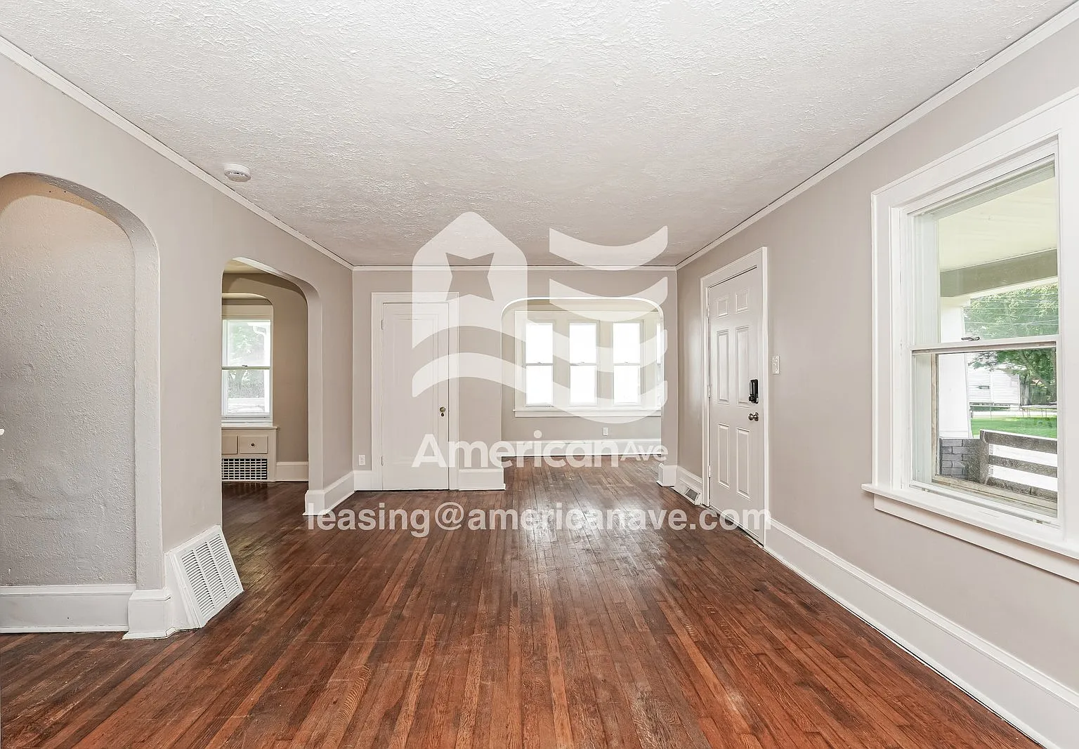 3 bed, 1.0 bath, 1192 sqft, $1,122 — Photo 4