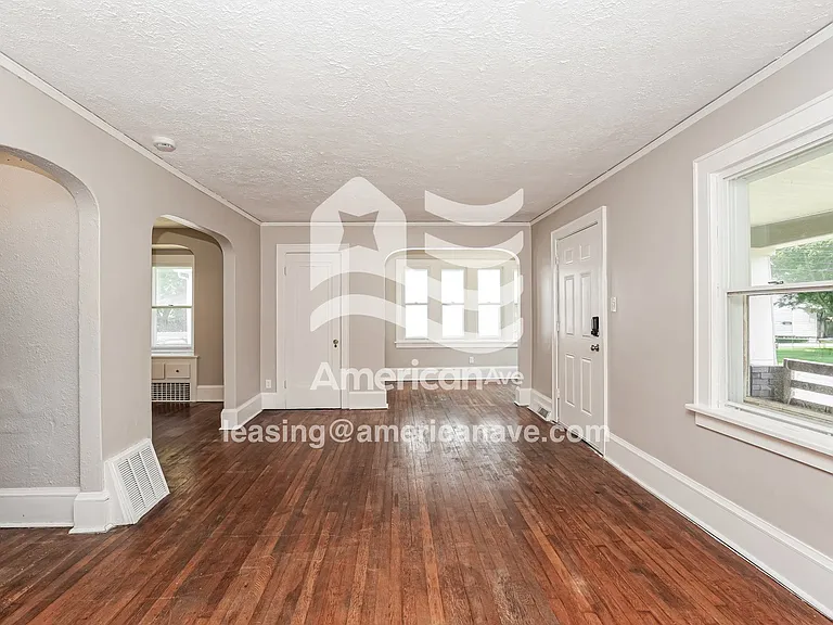 607102_004_living_room_4.jpg