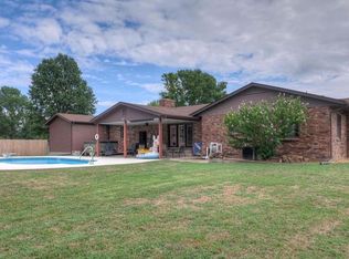 1907 Lakeview Dr, Lamar, MO 64759