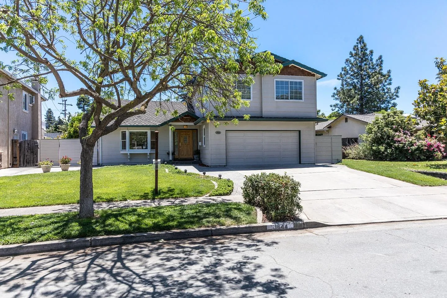 1644 Fallbrook Ave photo 1