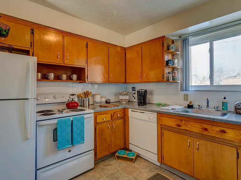 Euclid Apartments — Photo 25