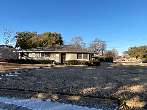 240 Bermuda Dr Photo 1