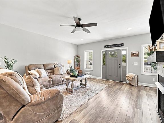5th image of 3632 Warfield Rd
