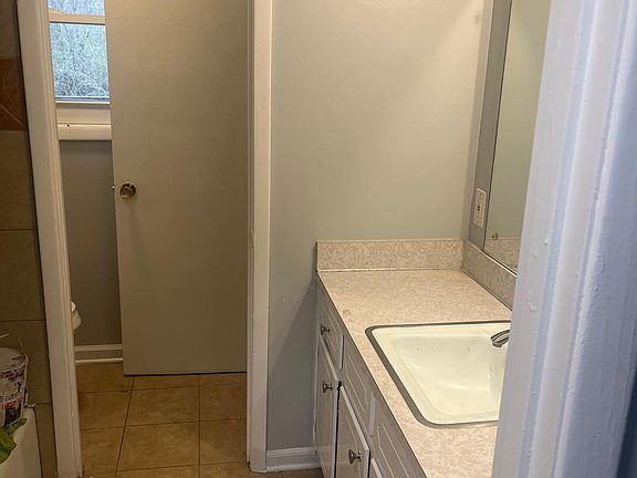 4th image of 563 Lee Byrd Rd