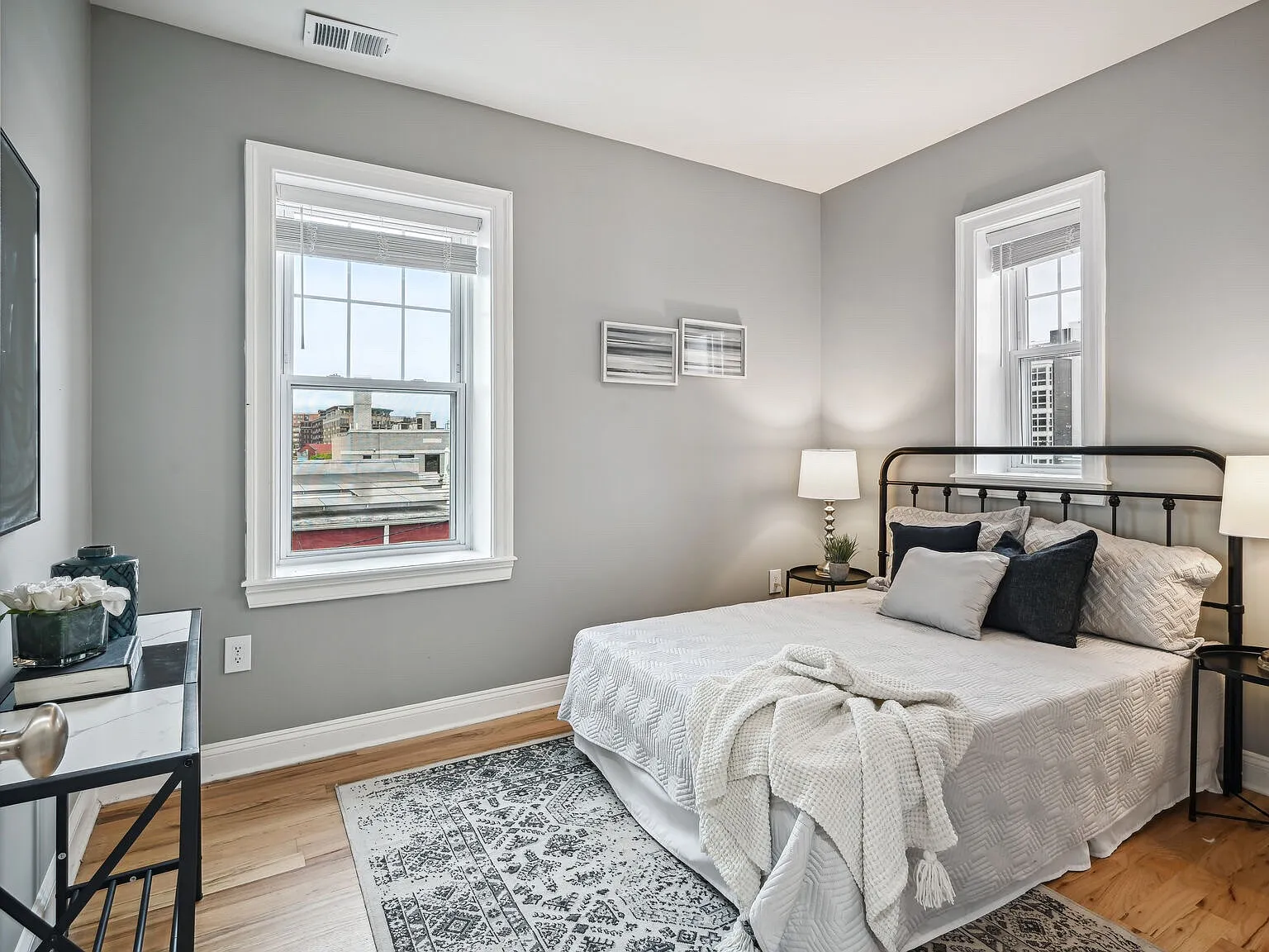 2 bed, 740 sqft, $2,850 — Photo 4
