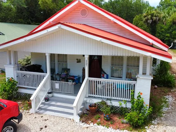 257 Prado St, Apalachicola, FL 32320