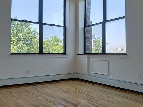 5th image of 93 Underhill Ave APT 4B