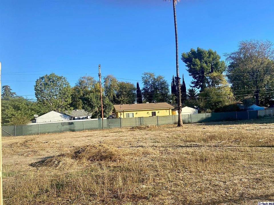 2nd image of 13853 Victory Blvd