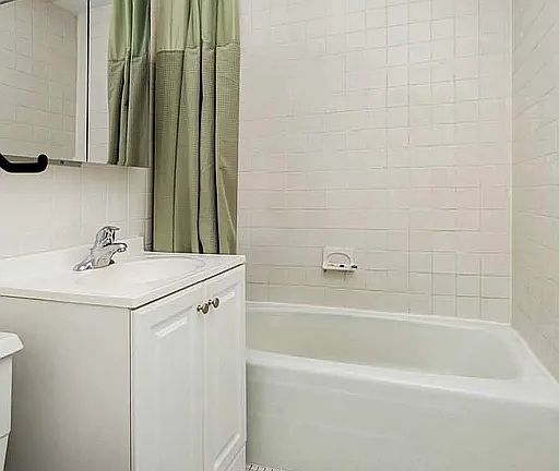 5th image of 154 W 70th St APT 5F