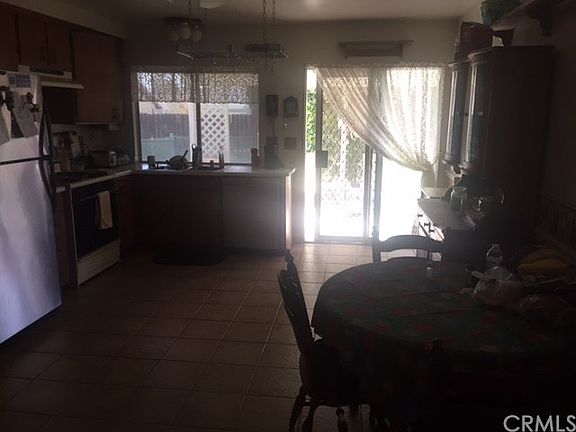 3rd image of 283 Glenmont Ct