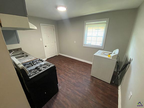 4th image of 4409 Mikado Ave