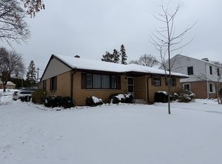 10570 W Grantosa Dr, Wauwatosa, WI 53222